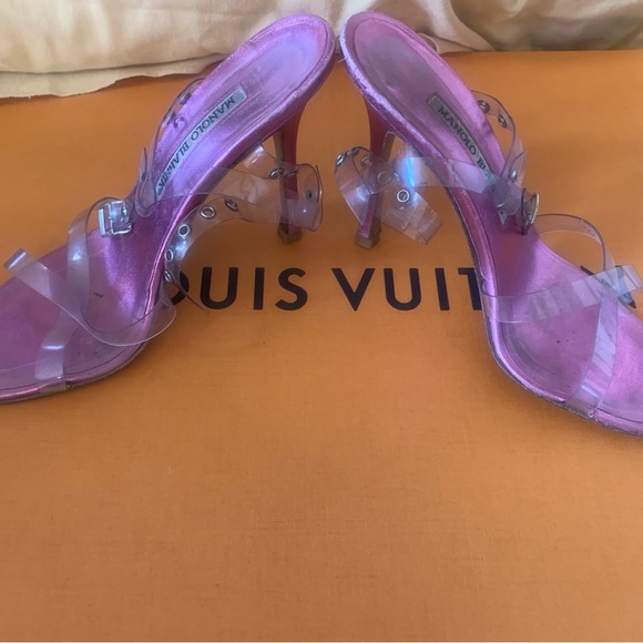 Manolo Blahnik Shoes - Pink Manolo heels